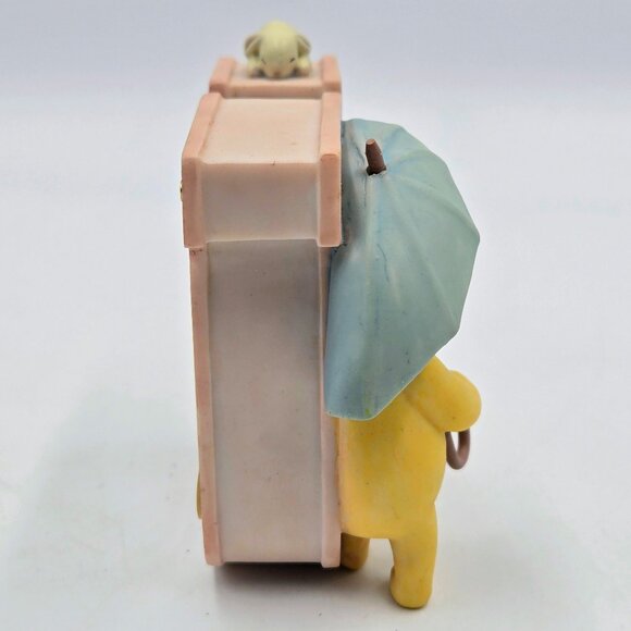 Disney Classic Winnie The Pooh Alphabet Nursery Letter U Umbrella Accent Import - Picture 9 of 10